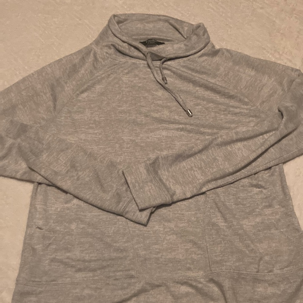 Grey sweatshirt with pockets